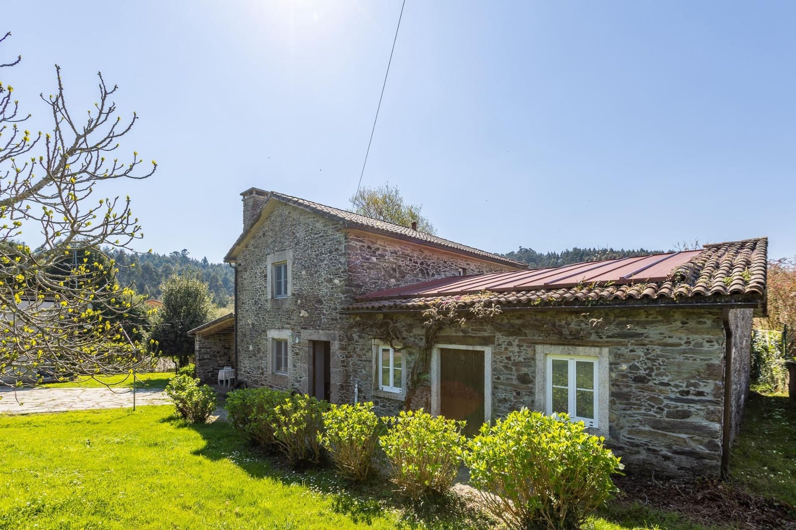 3 soveværelse Villa til salg i Oza-Cesuras med swimmingpool garage - € 1.350.000 (Ref: 9820377)