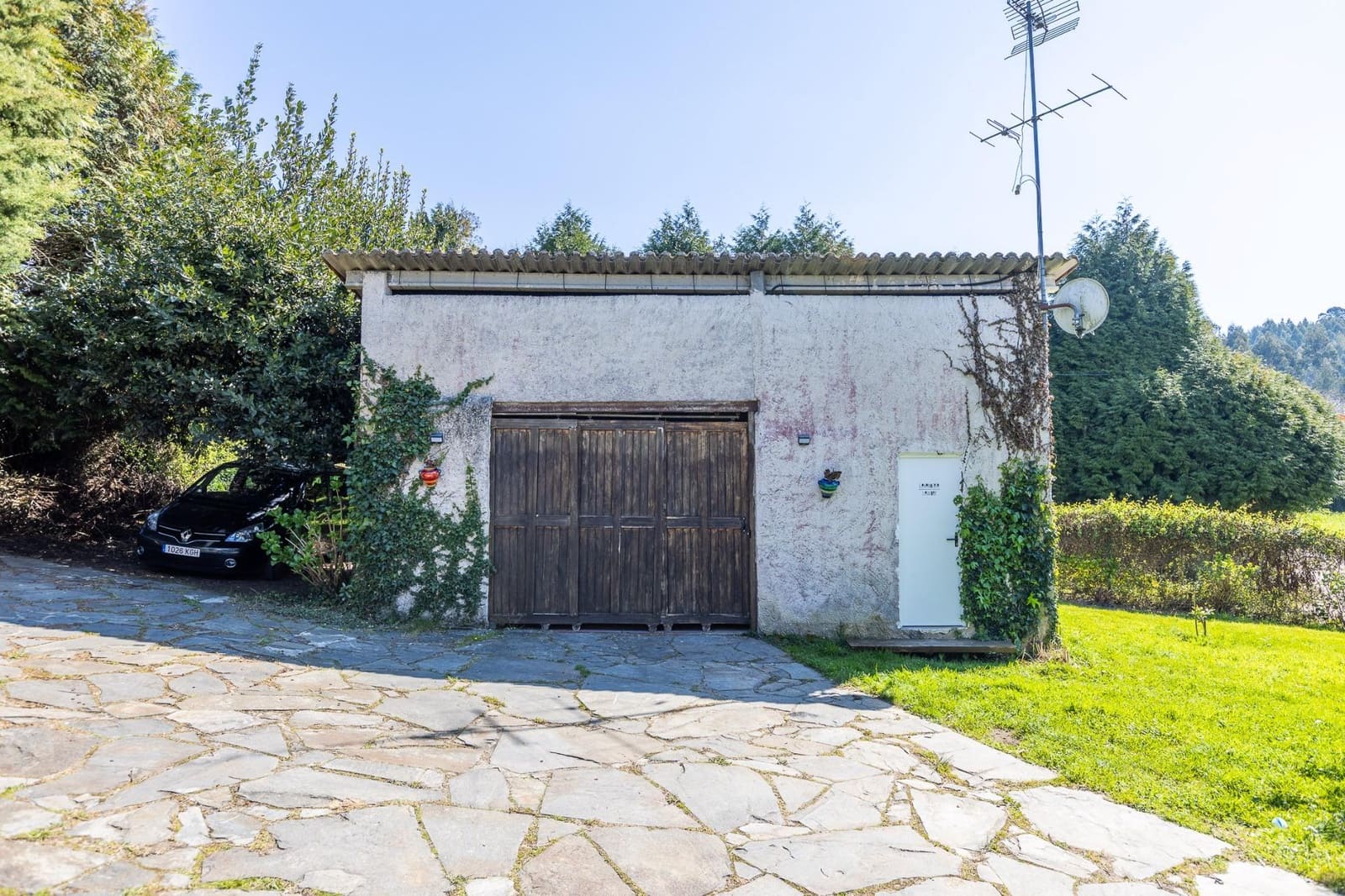 3 soveværelse Villa til salg i Oza-Cesuras med swimmingpool garage - € 1.350.000 (Ref: 9820377)