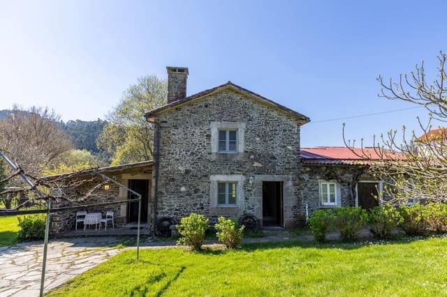 3 soveværelse Villa til salg i Oza-Cesuras med swimmingpool garage - € 1.350.000 (Ref: 9820377)