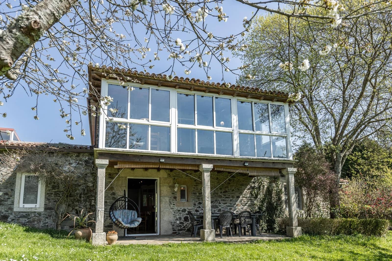 3 soveværelse Villa til salg i Oza-Cesuras med swimmingpool garage - € 1.350.000 (Ref: 9820377)