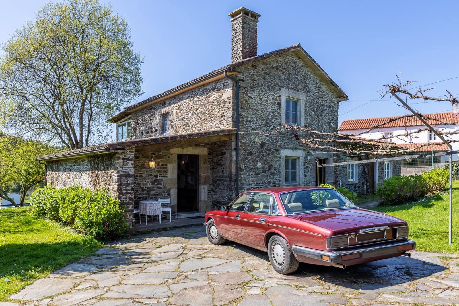 3 soveværelse Villa til salg i Oza-Cesuras med swimmingpool garage - € 1.350.000 (Ref: 9820377)