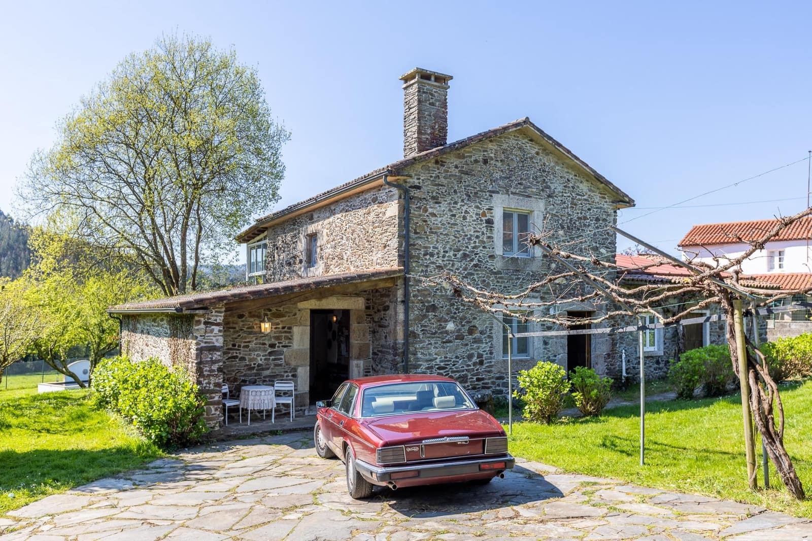 3 soveværelse Villa til salg i Oza-Cesuras med swimmingpool garage - € 1.350.000 (Ref: 9820377)