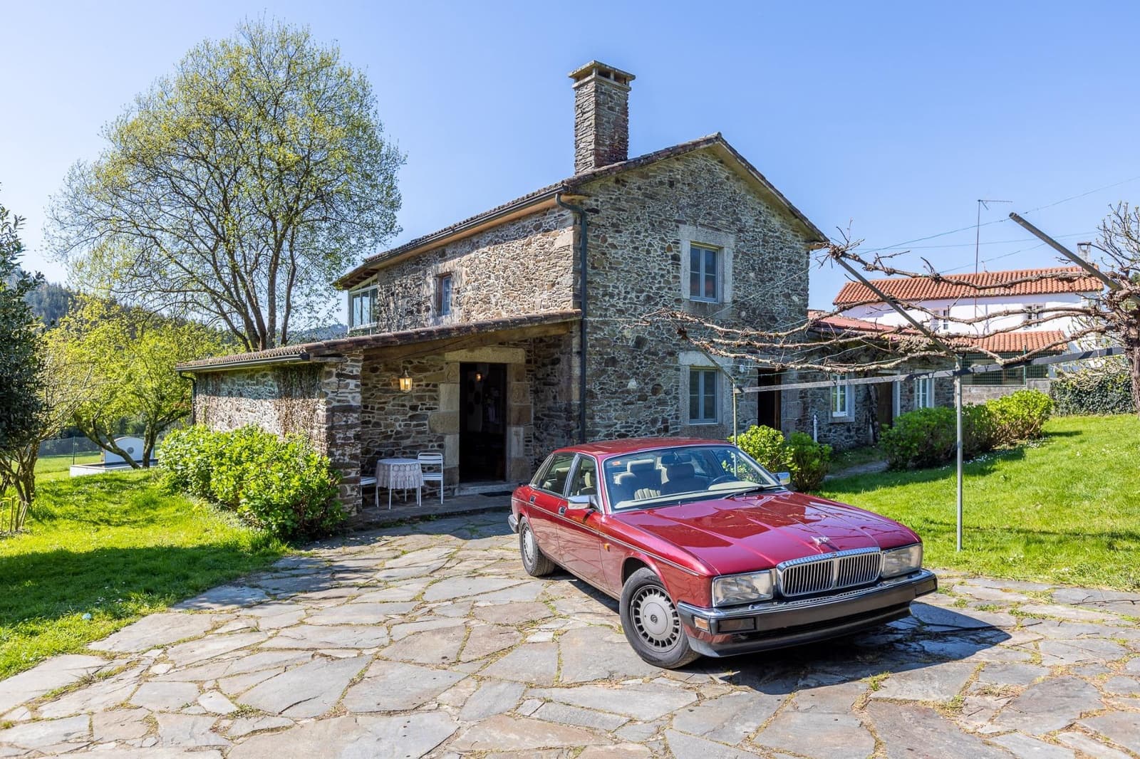 3 soveværelse Villa til salg i Oza-Cesuras med swimmingpool garage - € 1.350.000 (Ref: 9820377)