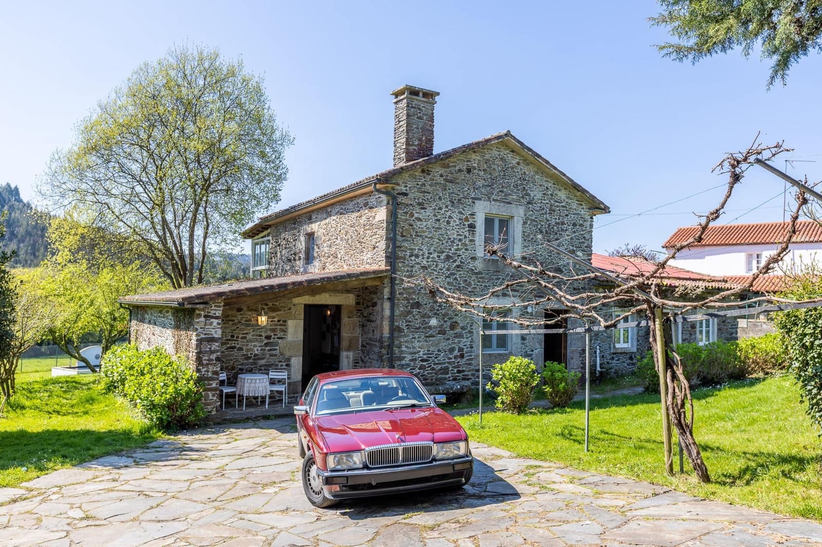 3 soveværelse Villa til salg i Oza-Cesuras med swimmingpool garage - € 1.350.000 (Ref: 9820377)