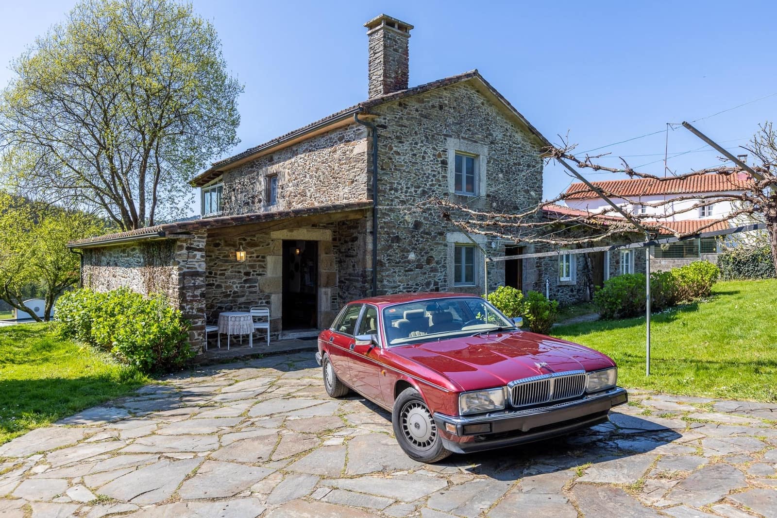 3 soveværelse Villa til salg i Oza-Cesuras med swimmingpool garage - € 1.350.000 (Ref: 9820377)