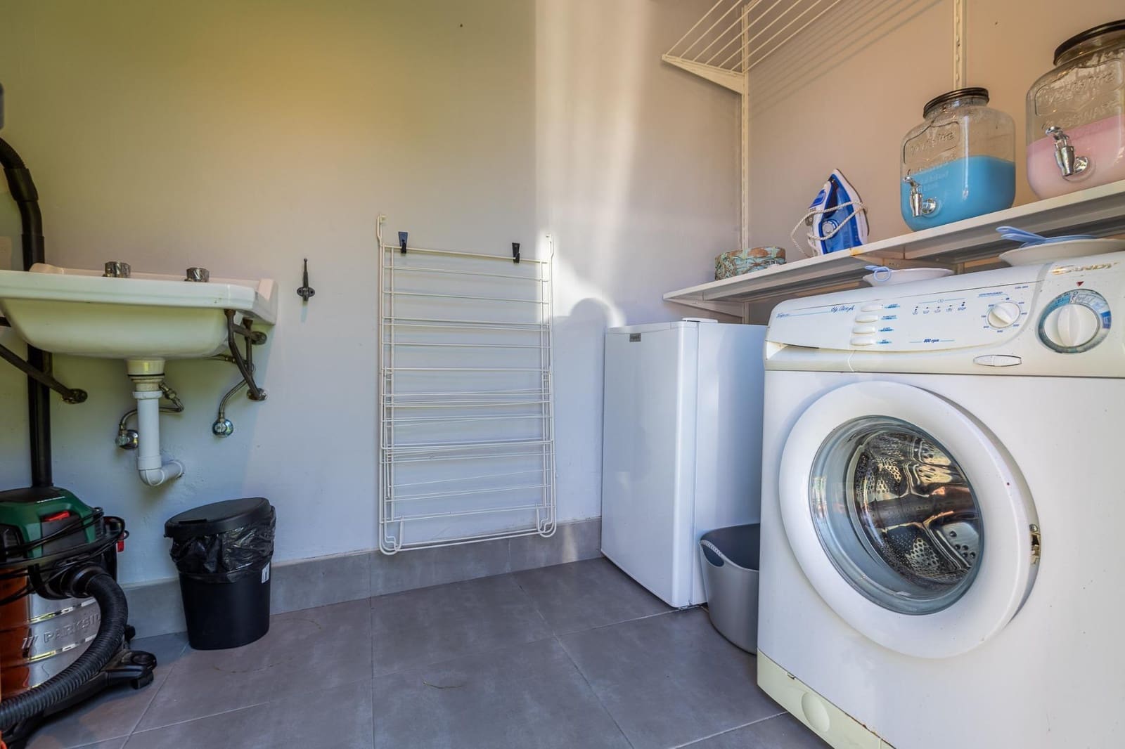 3 soveværelse Villa til salg i Oza-Cesuras med swimmingpool garage - € 1.350.000 (Ref: 9820377)