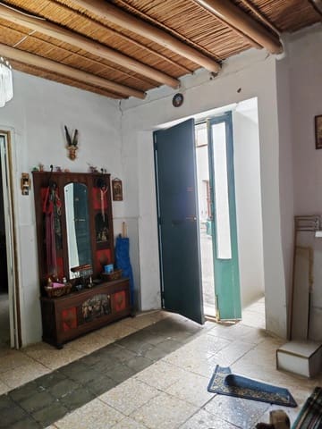 4 bedroom Townhouse for sale in Badajoz city - € 80,000 (Ref: 9820378)