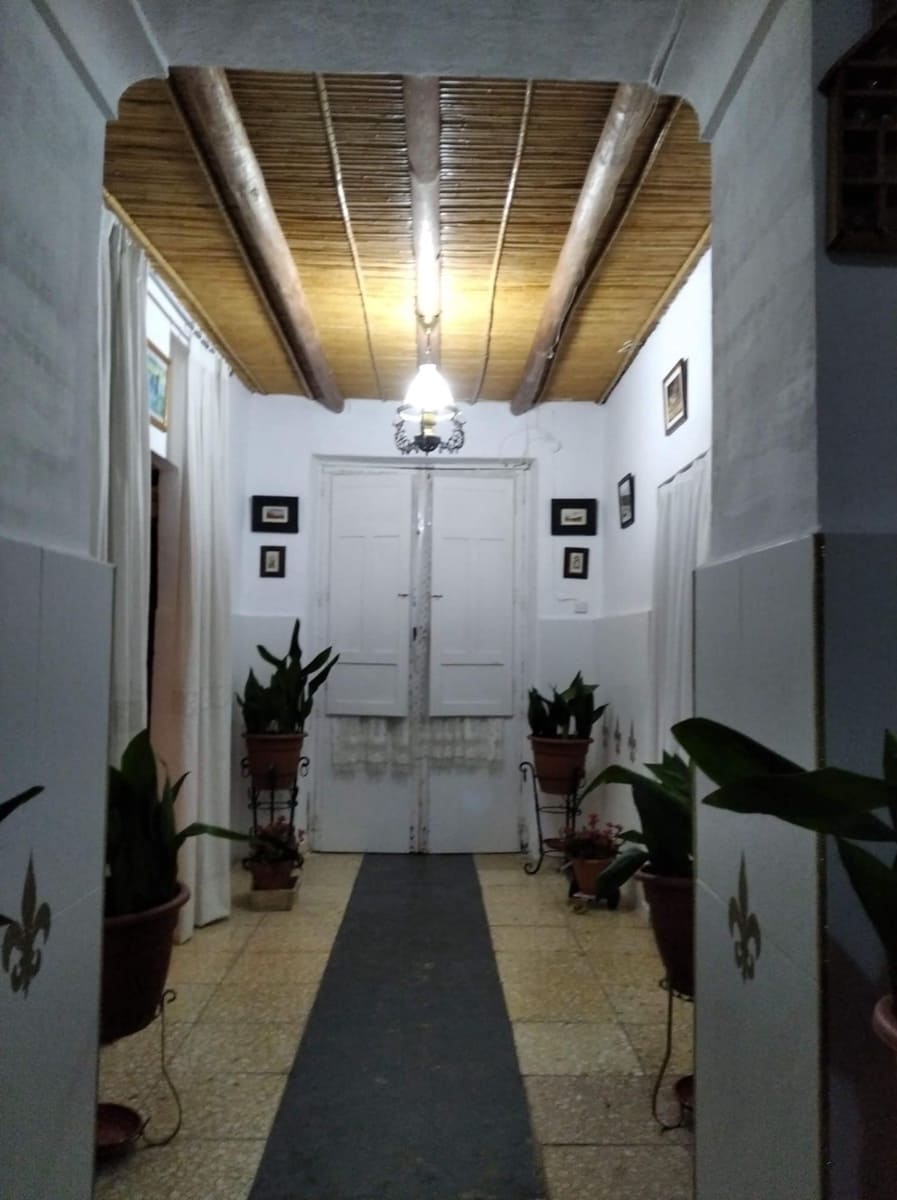 4 bedroom Townhouse for sale in Badajoz city - € 80,000 (Ref: 9820378)
