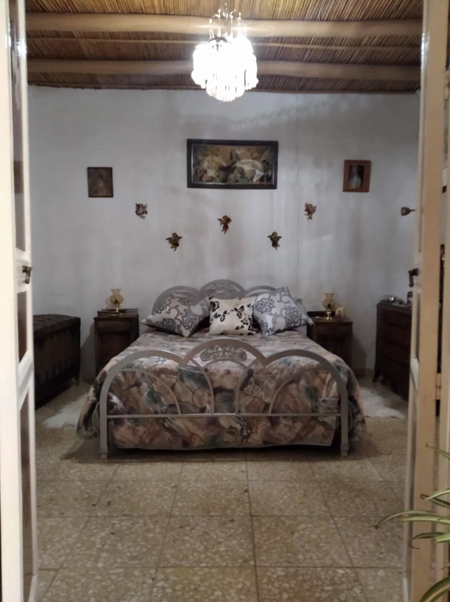 4 bedroom Townhouse for sale in Badajoz city - € 80,000 (Ref: 9820378)