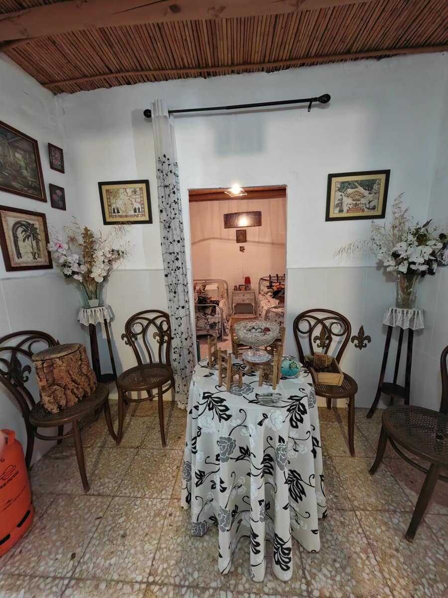 4 bedroom Townhouse for sale in Badajoz city - € 80,000 (Ref: 9820378)