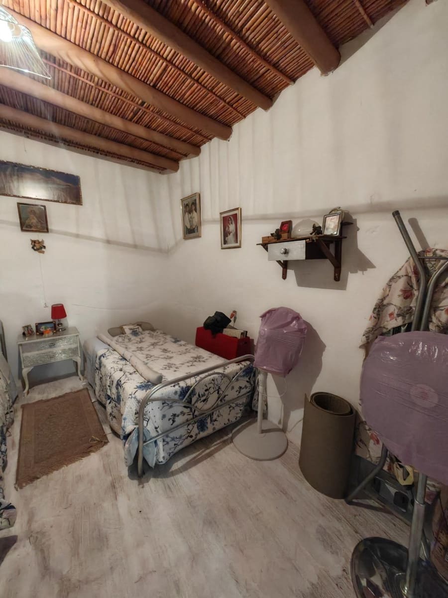4 bedroom Townhouse for sale in Badajoz city - € 80,000 (Ref: 9820378)
