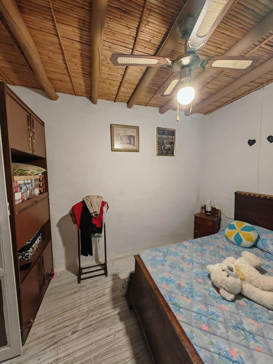 4 bedroom Townhouse for sale in Badajoz city - € 80,000 (Ref: 9820378)