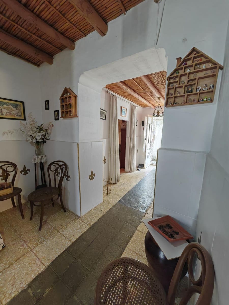 4 bedroom Townhouse for sale in Badajoz city - € 80,000 (Ref: 9820378)