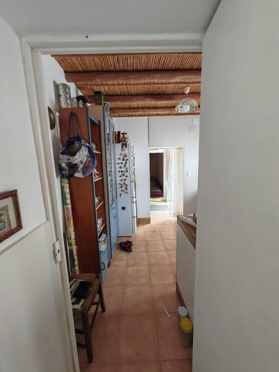4 bedroom Townhouse for sale in Badajoz city - € 80,000 (Ref: 9820378)