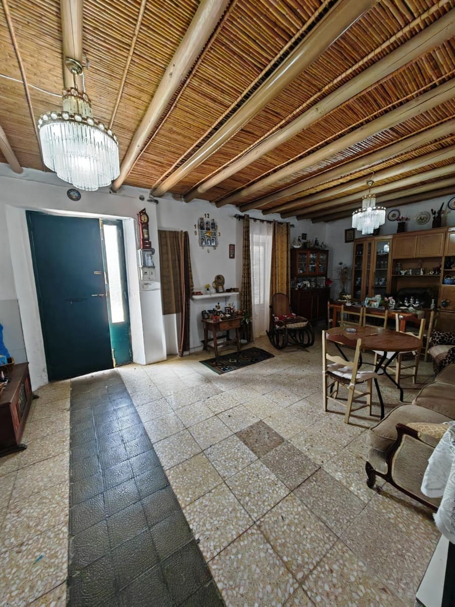 4 bedroom Townhouse for sale in Badajoz city - € 80,000 (Ref: 9820378)