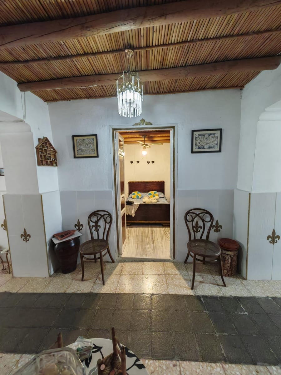 4 bedroom Townhouse for sale in Badajoz city - € 80,000 (Ref: 9820378)