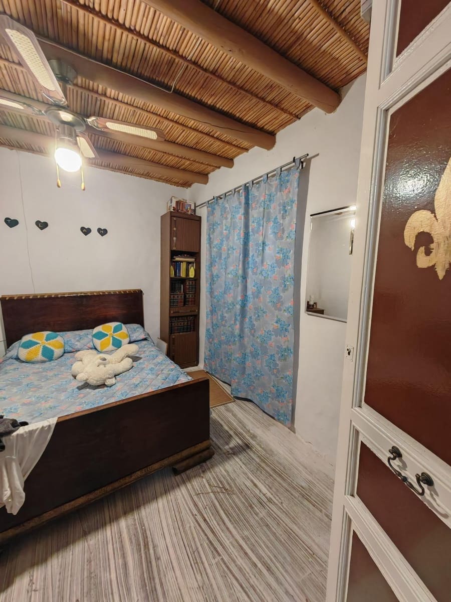 4 bedroom Townhouse for sale in Badajoz city - € 80,000 (Ref: 9820378)