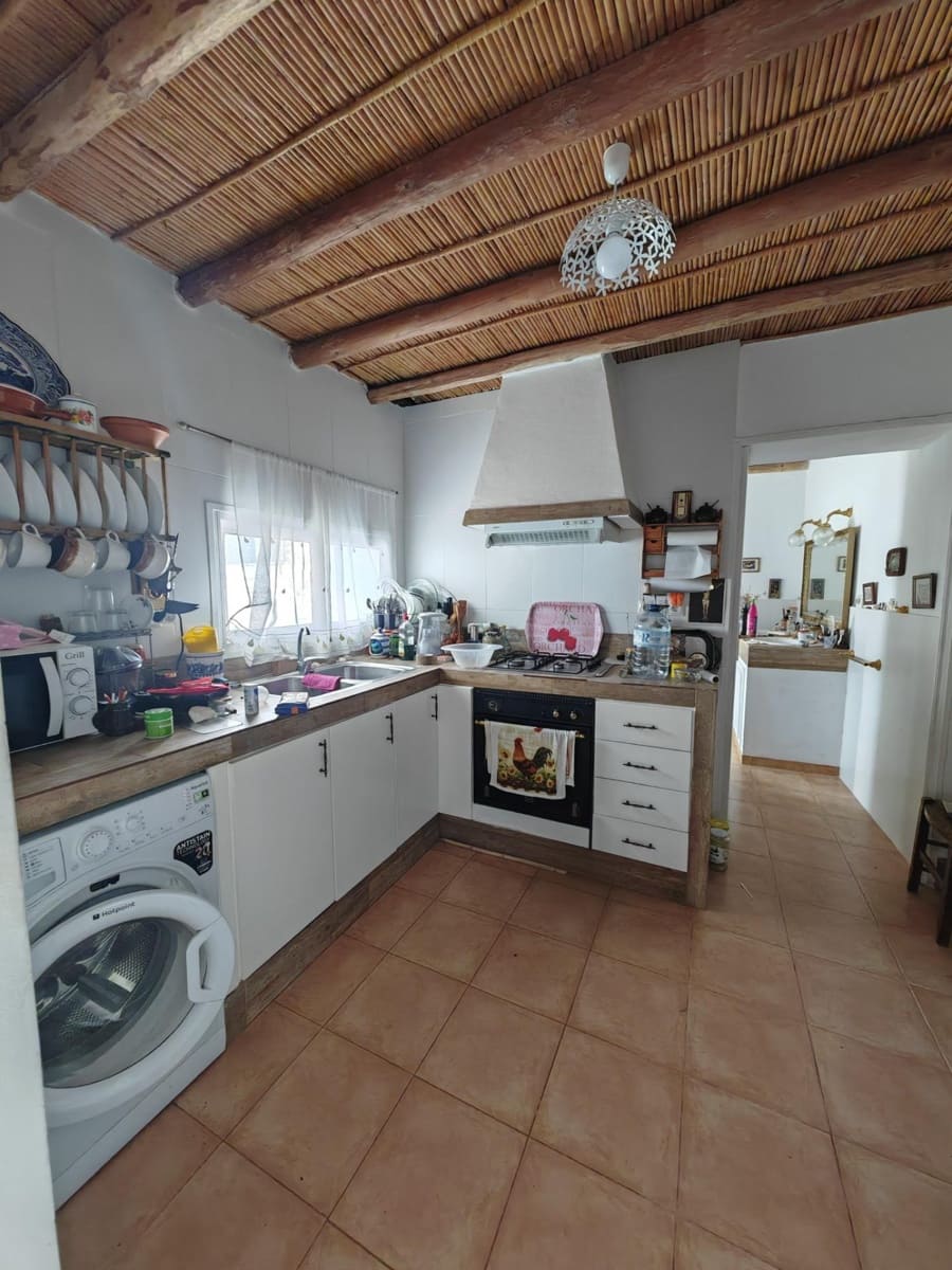 4 bedroom Townhouse for sale in Badajoz city - € 80,000 (Ref: 9820378)