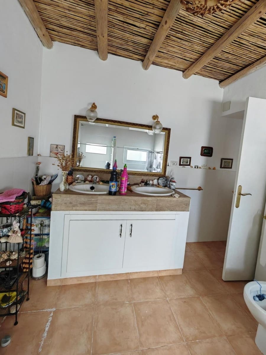 4 bedroom Townhouse for sale in Badajoz city - € 80,000 (Ref: 9820378)