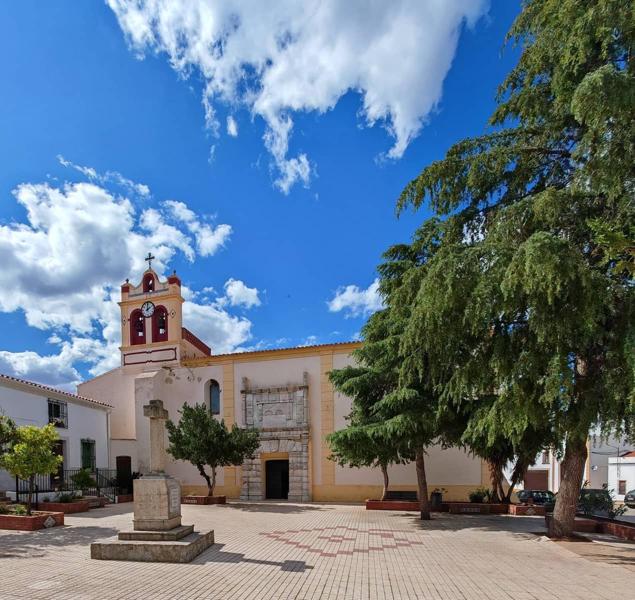4 bedroom Townhouse for sale in Badajoz city - € 80,000 (Ref: 9820378)