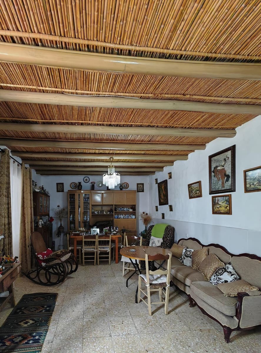 4 bedroom Townhouse for sale in Badajoz city - € 80,000 (Ref: 9820378)