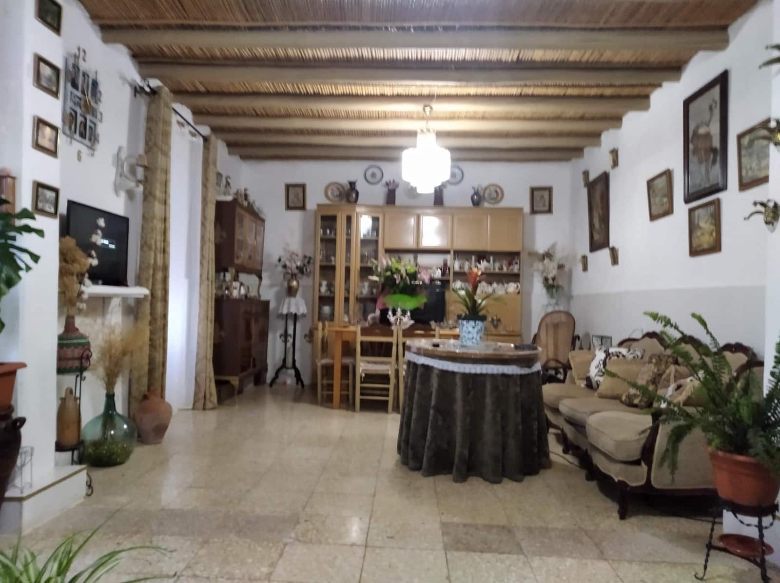 4 bedroom Townhouse for sale in Badajoz city - € 80,000 (Ref: 9820378)