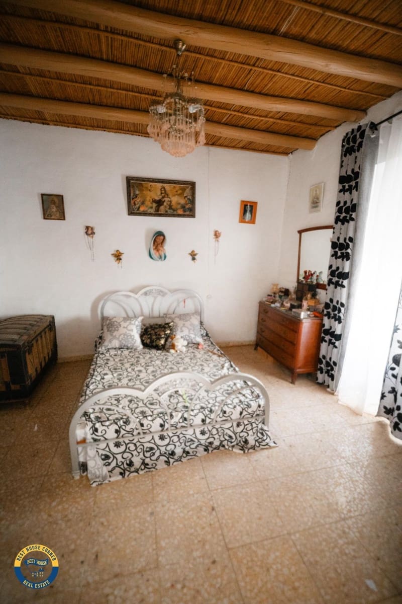 4 bedroom Townhouse for sale in Badajoz city - € 65,000 (Ref: 9820378)