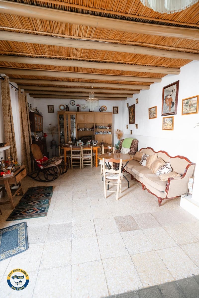 4 bedroom Townhouse for sale in Badajoz city - € 65,000 (Ref: 9820378)