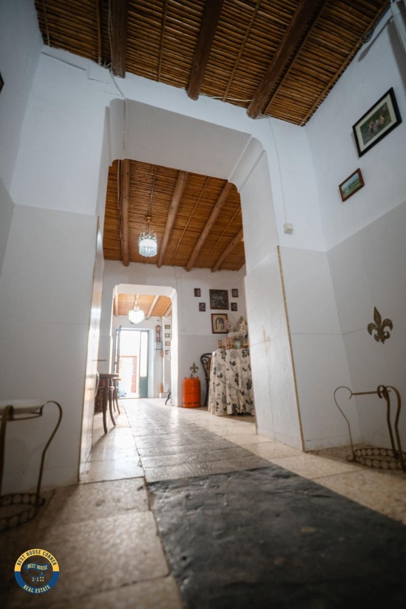 4 bedroom Townhouse for sale in Badajoz city - € 65,000 (Ref: 9820378)