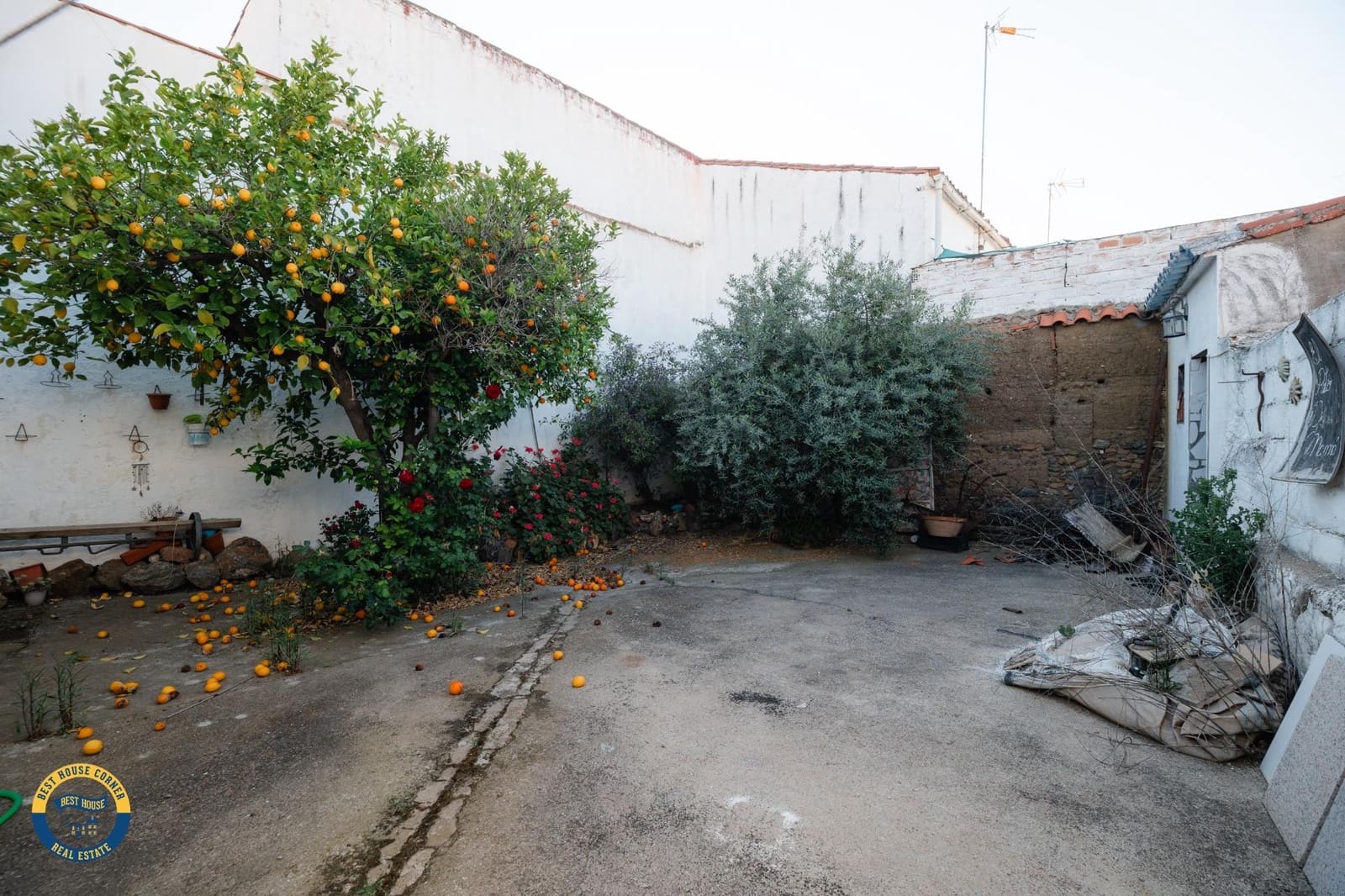 4 bedroom Townhouse for sale in Badajoz city - € 65,000 (Ref: 9820378)
