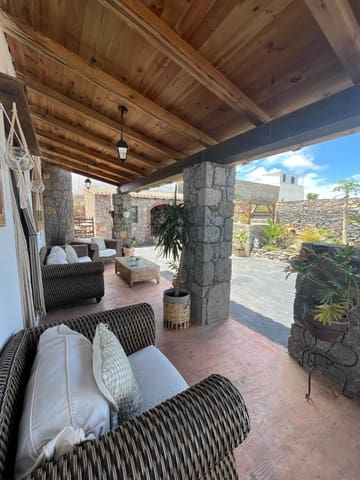 4 Zimmer Villa zu verkaufen in Moya mit Garage - 900.000 € (Ref: 9822758)