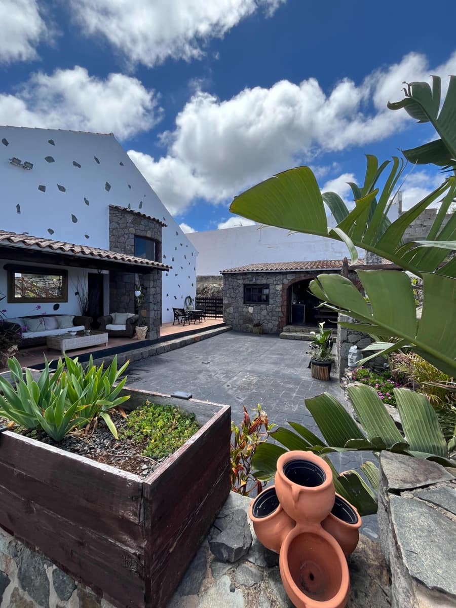 4 Zimmer Villa zu verkaufen in Moya mit Garage - 900.000 € (Ref: 9822758)
