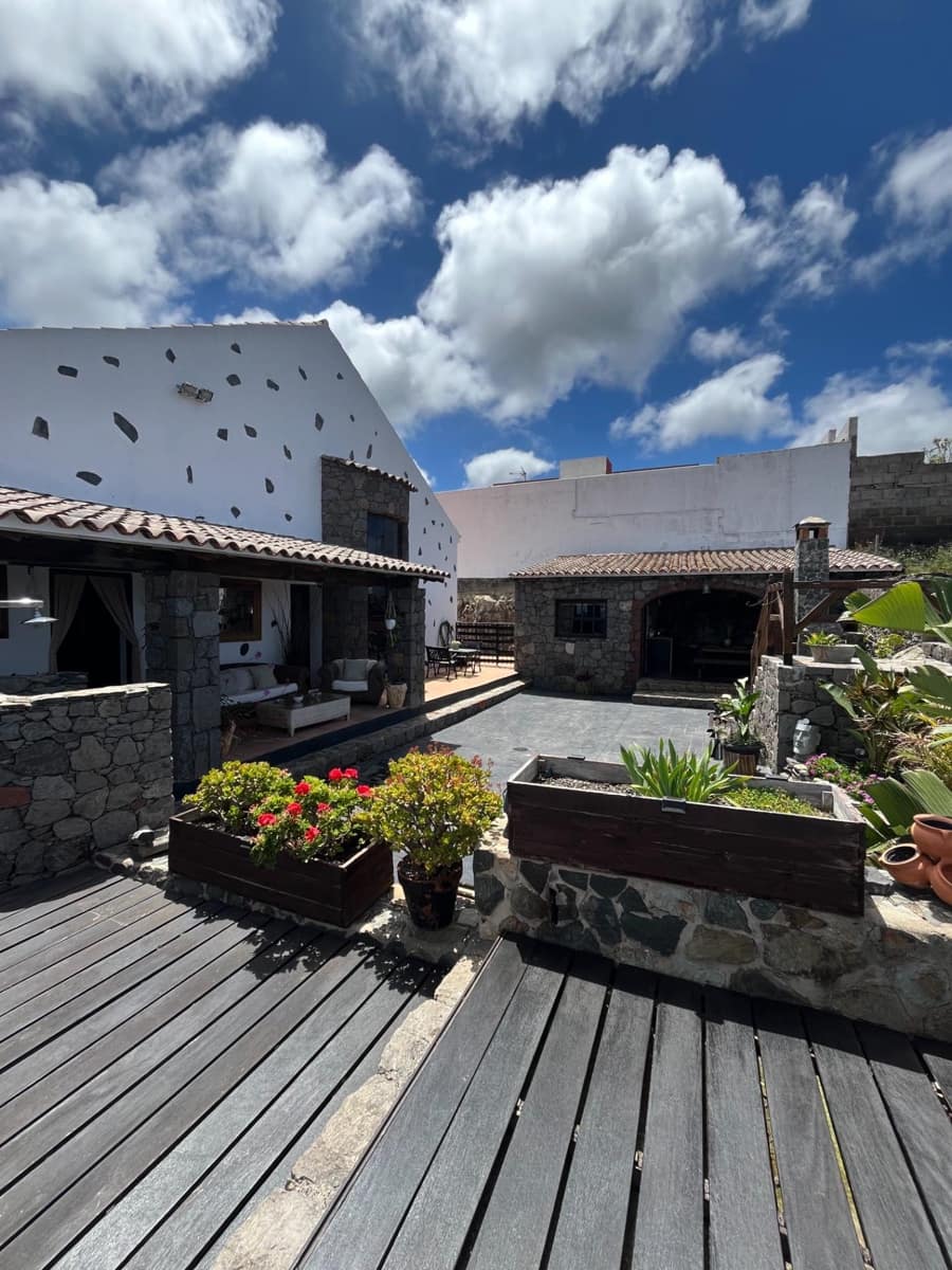 4 Zimmer Villa zu verkaufen in Moya mit Garage - 900.000 € (Ref: 9822758)