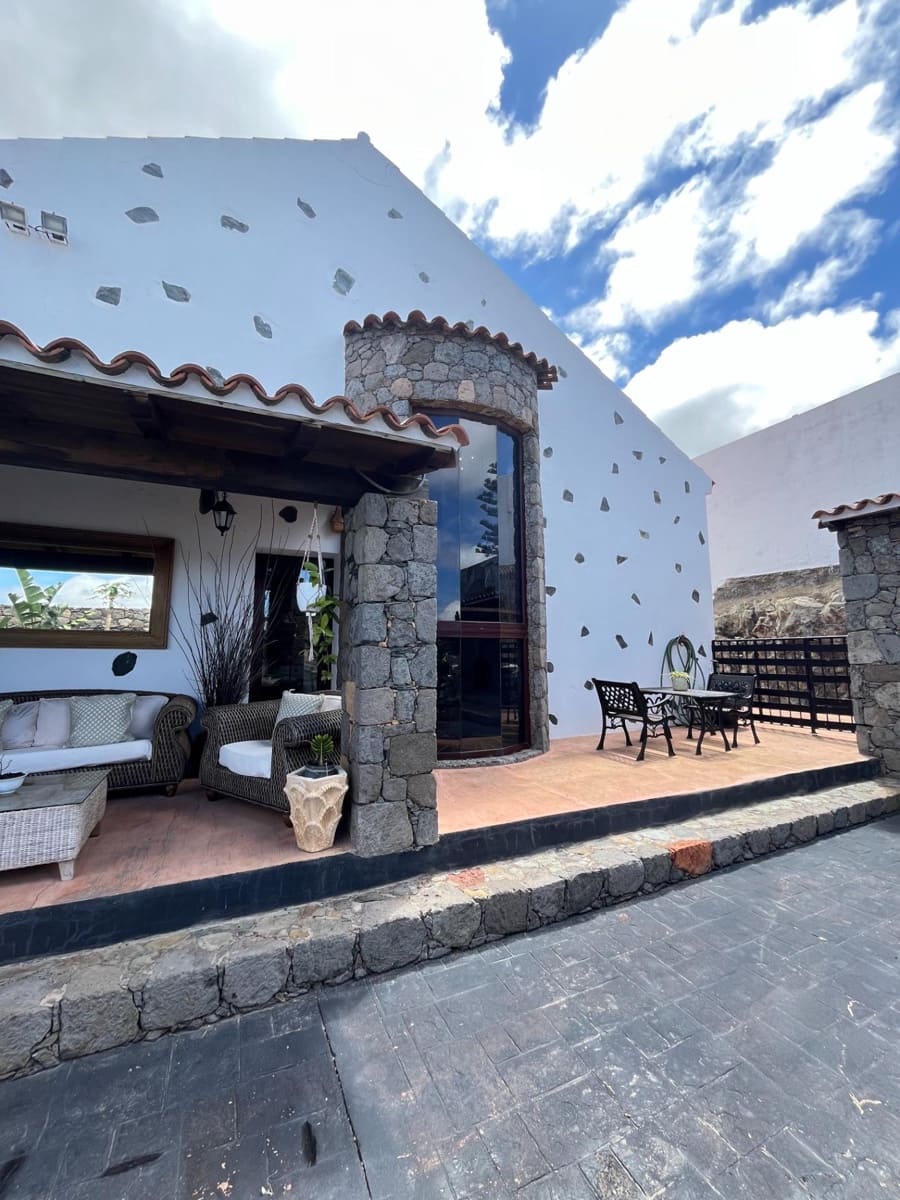 4 Zimmer Villa zu verkaufen in Moya mit Garage - 900.000 € (Ref: 9822758)