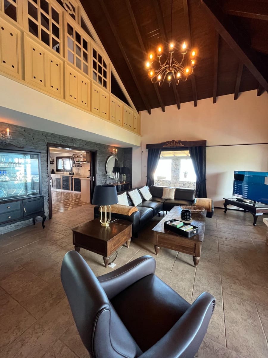 4 Zimmer Villa zu verkaufen in Moya mit Garage - 900.000 € (Ref: 9822758)
