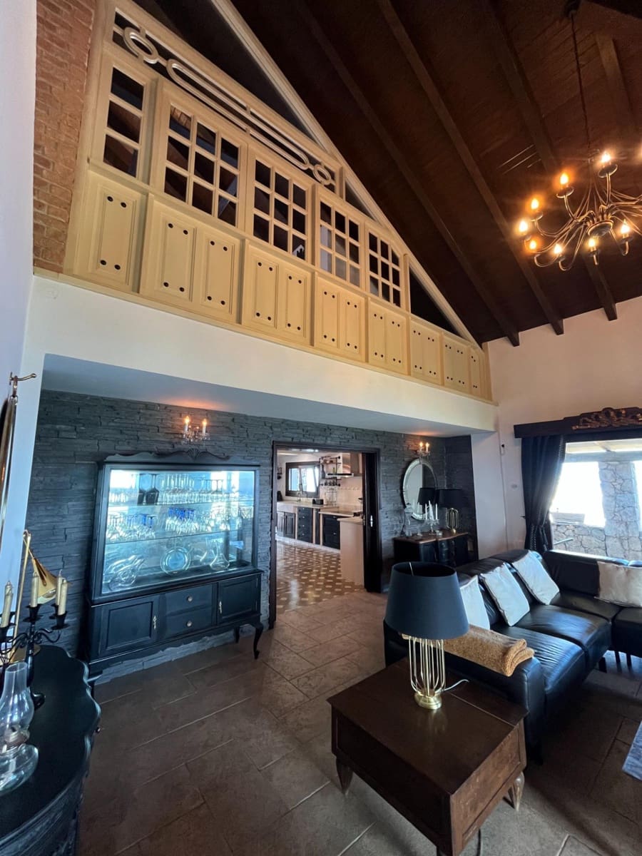 4 Zimmer Villa zu verkaufen in Moya mit Garage - 900.000 € (Ref: 9822758)