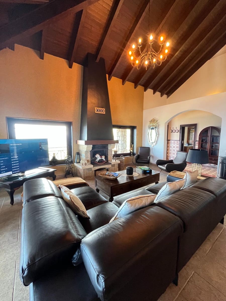 4 Zimmer Villa zu verkaufen in Moya mit Garage - 900.000 € (Ref: 9822758)
