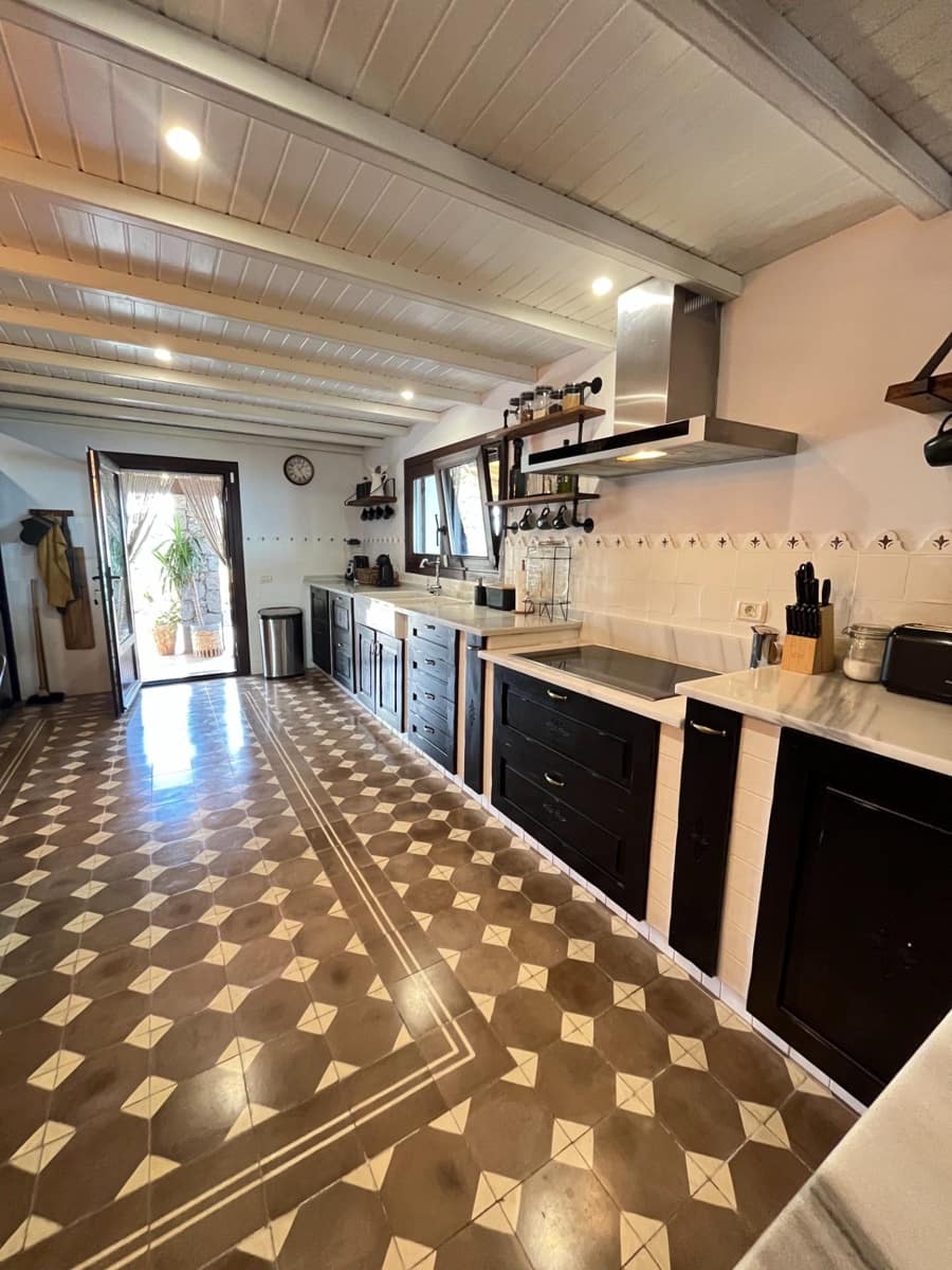4 Zimmer Villa zu verkaufen in Moya mit Garage - 900.000 € (Ref: 9822758)