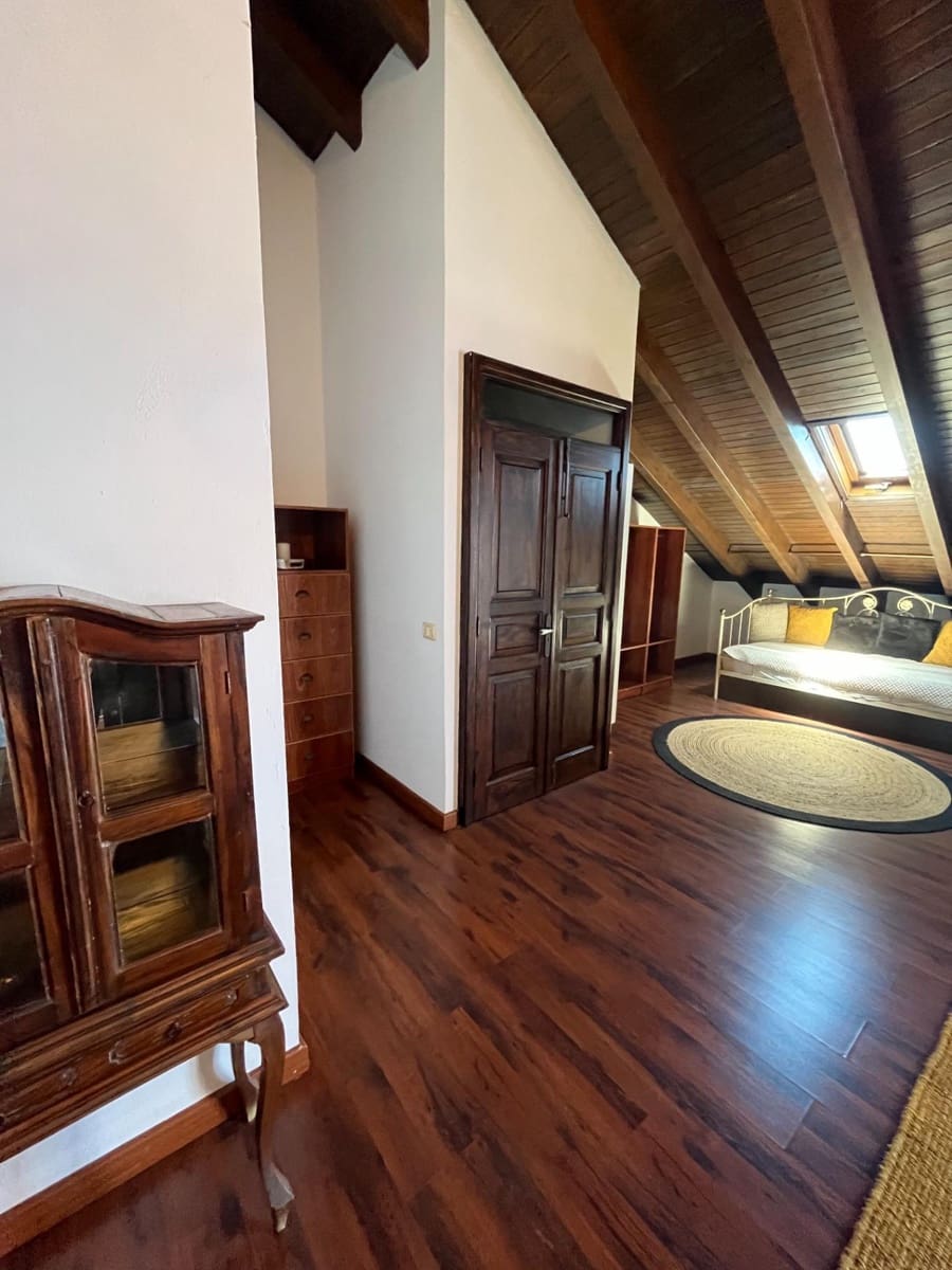 4 Zimmer Villa zu verkaufen in Moya mit Garage - 900.000 € (Ref: 9822758)