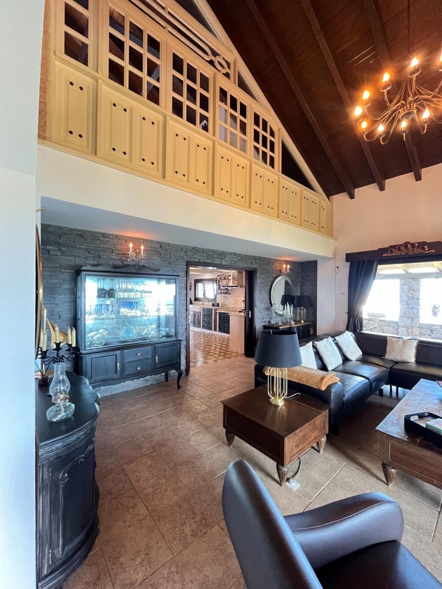 4 Zimmer Villa zu verkaufen in Moya mit Garage - 900.000 € (Ref: 9822758)