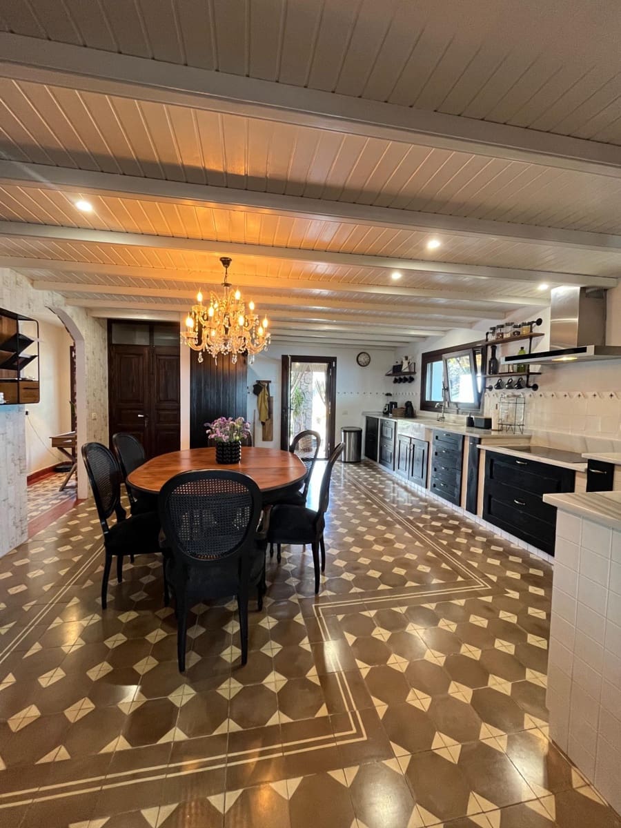 4 Zimmer Villa zu verkaufen in Moya mit Garage - 900.000 € (Ref: 9822758)