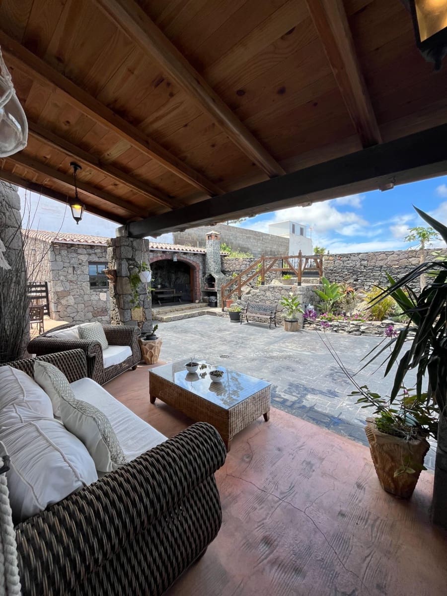 4 Zimmer Villa zu verkaufen in Moya mit Garage - 900.000 € (Ref: 9822758)