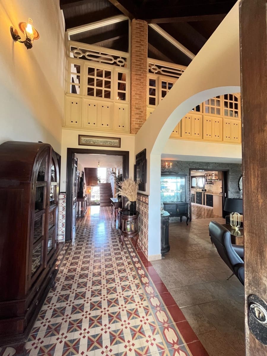 4 Zimmer Villa zu verkaufen in Moya mit Garage - 900.000 € (Ref: 9822758)