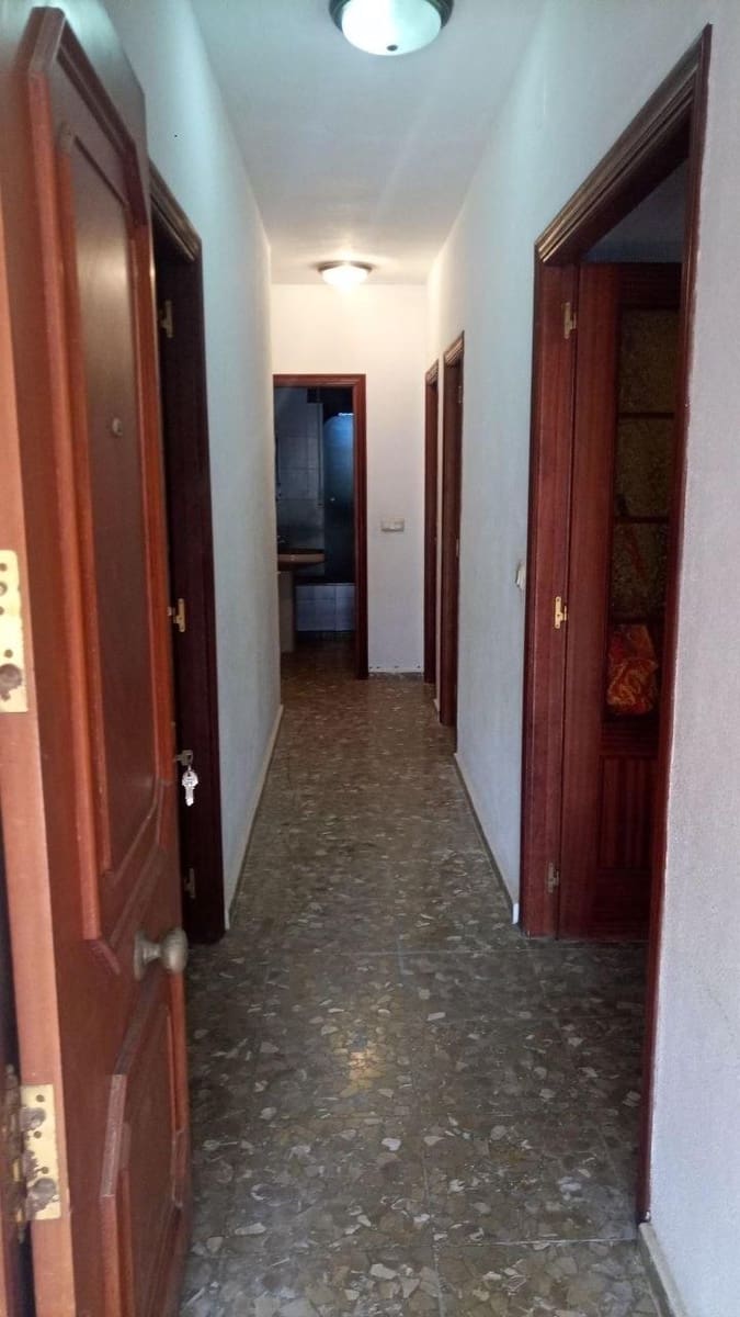 3 bedroom Villa for sale in La Linea de la Concepcion with pool garage - € 410,000 (Ref: 9829357)