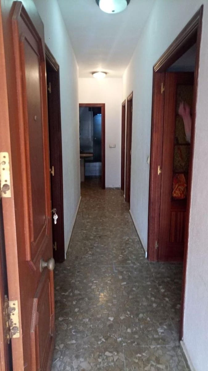 3 bedroom Villa for sale in La Linea de la Concepcion with pool garage - € 410,000 (Ref: 9829357)