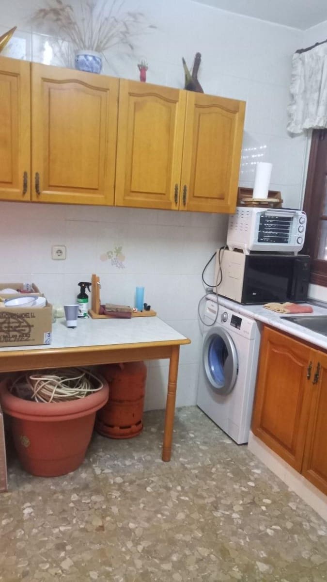 3 bedroom Villa for sale in La Linea de la Concepcion with pool garage - € 410,000 (Ref: 9829357)