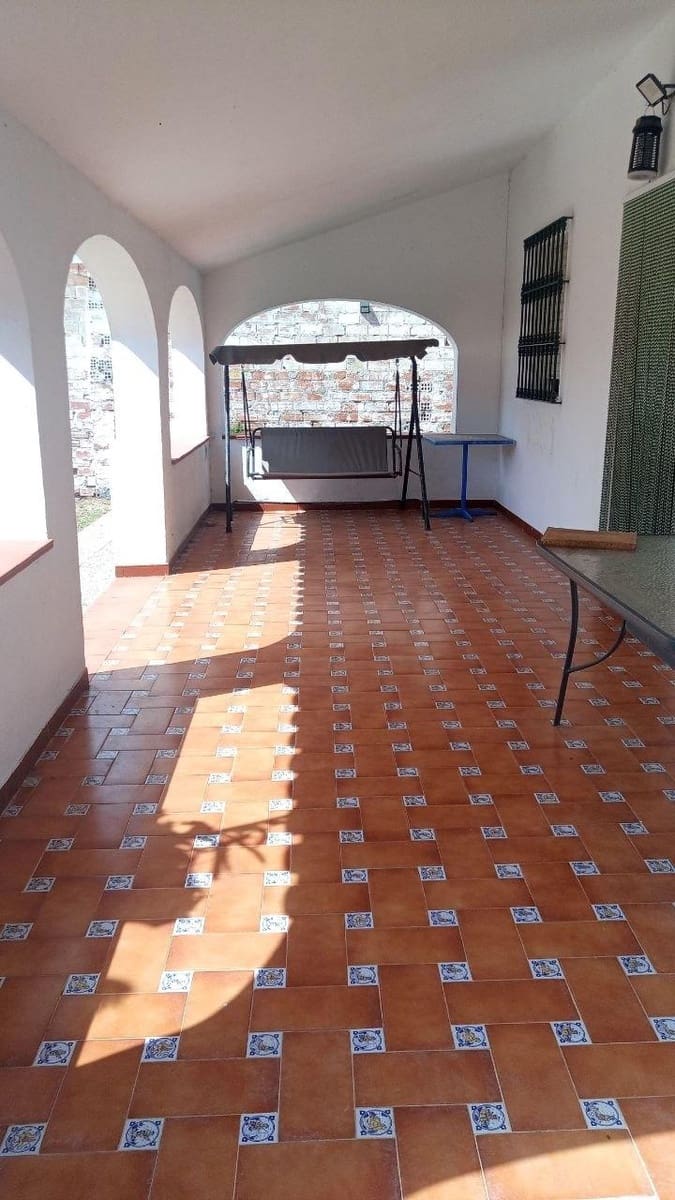 3 bedroom Villa for sale in La Linea de la Concepcion with pool garage - € 410,000 (Ref: 9829357)