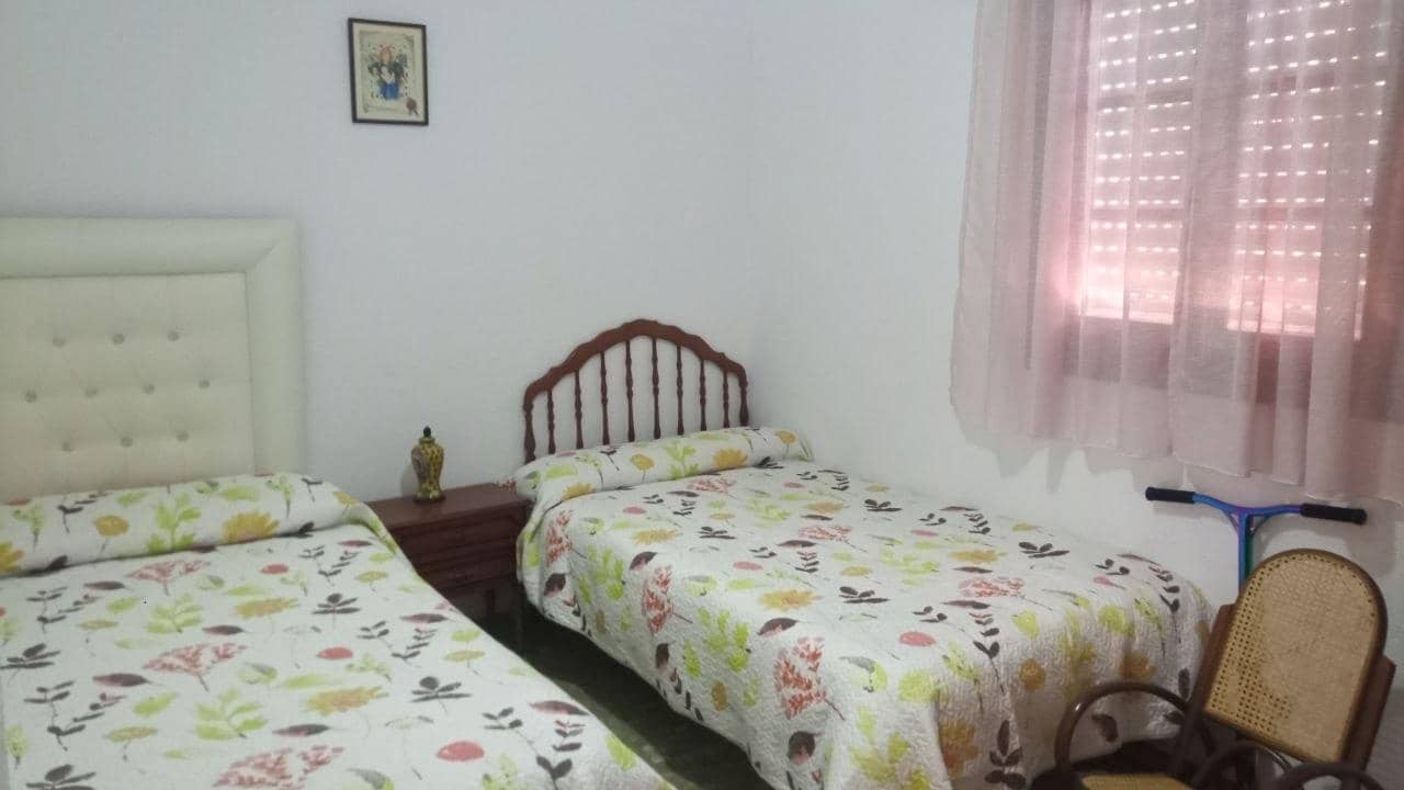 3 bedroom Villa for sale in La Linea de la Concepcion with pool garage - € 410,000 (Ref: 9829357)