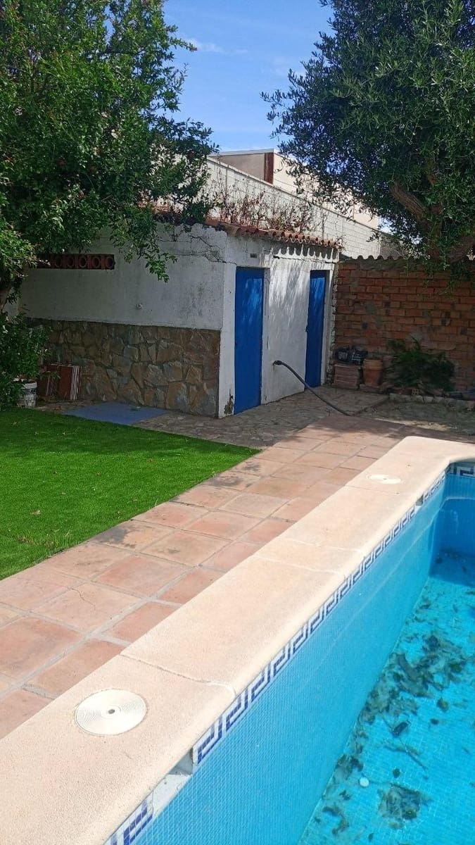 3 bedroom Villa for sale in La Linea de la Concepcion with pool garage - € 410,000 (Ref: 9829357)