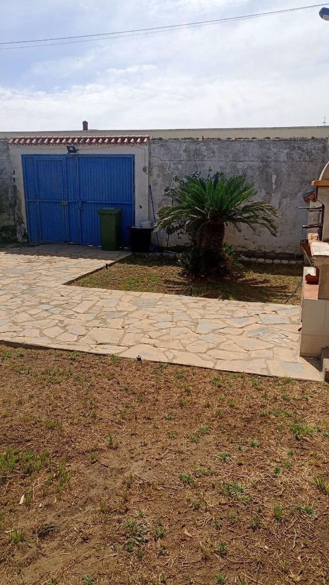 3 bedroom Villa for sale in La Linea de la Concepcion with pool garage - € 410,000 (Ref: 9829357)